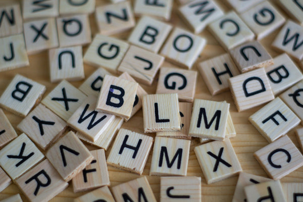 Buchstaben_Sprachentwicklung_Alphabet_Logopaedie_symbolisch_dargestellt