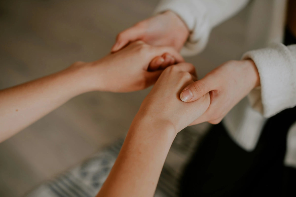 Therapeutische Handübung zur Förderung von Feinmotorik Koordination und Beweglichkeit im Rahmen der ergotherapeutischen Behandlung von Kindern Therapiezentrum Möller